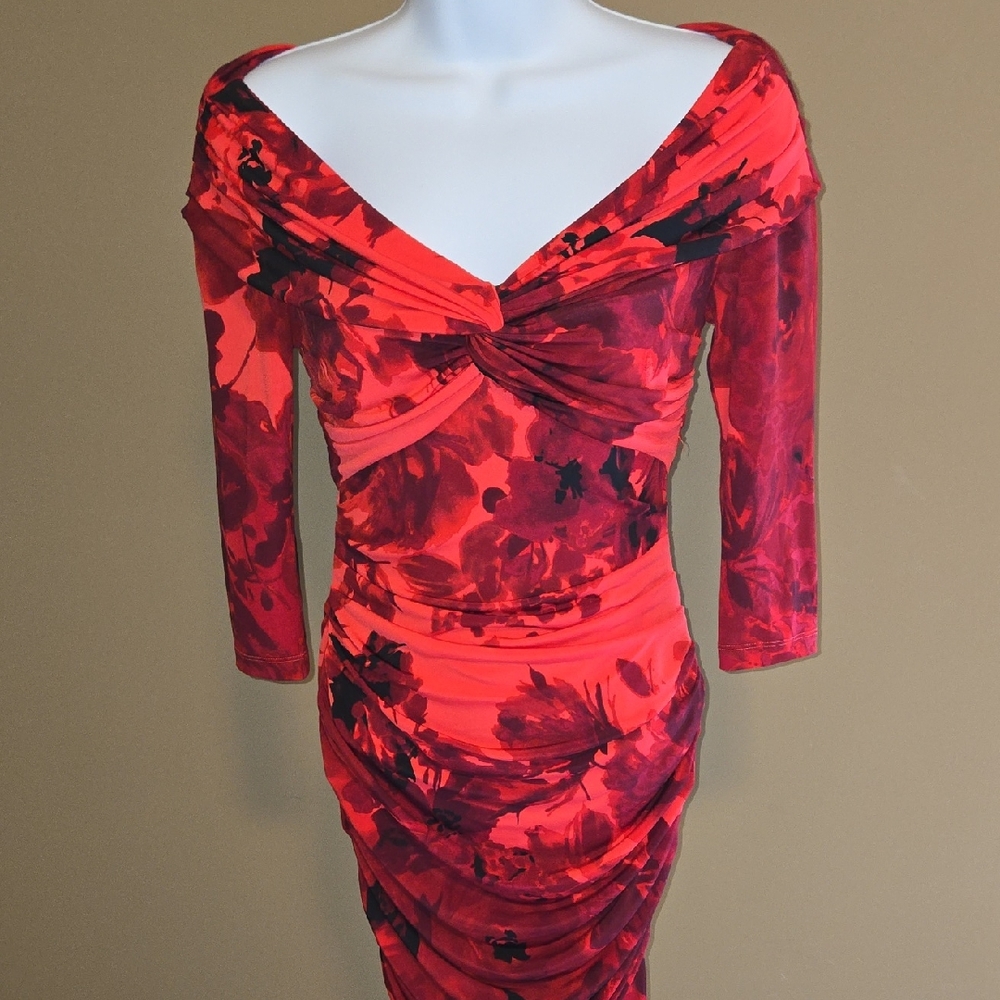SEXY FORM FITTING Boston Proper Red and Black Floral 3/3 Sleeve Dress NWOT Sz 0